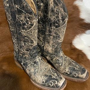Distressed Circle G Cowboy boot